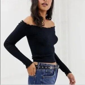 Abercrombie and Fitch Black off the shoulder long sleeve ruffle top, some piling